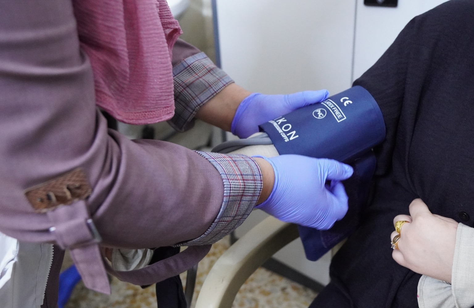 Checking blood pressure of a pregnant woman at Al-Ubor clinic, Mosul