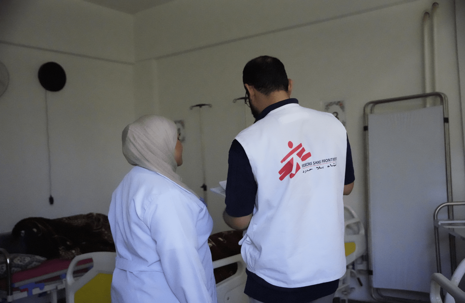 MSF Deputy Project Medical Referent accompanies a Directorate of Health nurse during a round in the MSF-supported maternity department at the Nawa National Ho