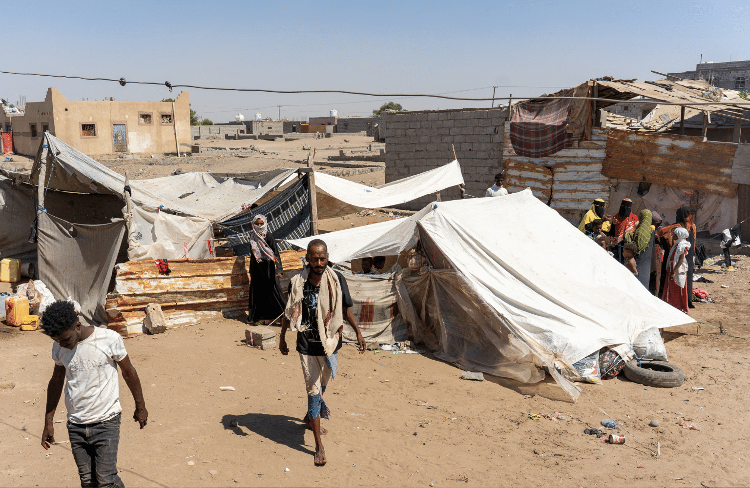 Families living together in improvised tents in Cheikh Othman, Yemen