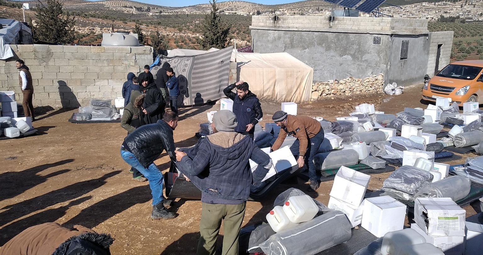 MSF team in #Syria delivered, yesterday,  the first 270 kits with non-food items including hygiene items, kitchen kits, winter kits and blankets, in Jandaris area